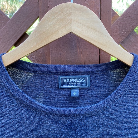 Express sweater - Picture 3 of 3